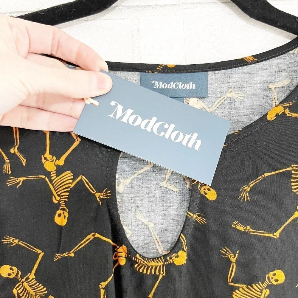 Modcloth Black & Orange Halloween Spooky Dancing Skeleton Print Tee Shirt - Picture 4 of 6